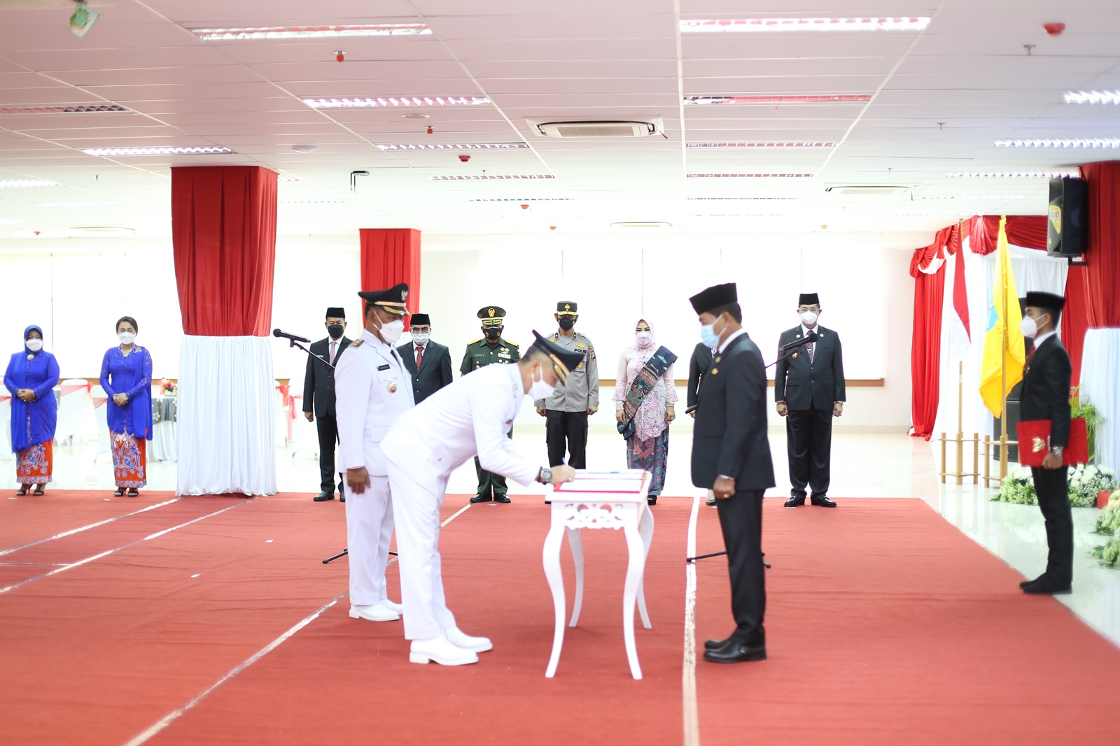 PELANTIKAN BUPATI KABUPATEN MALINAU image 3