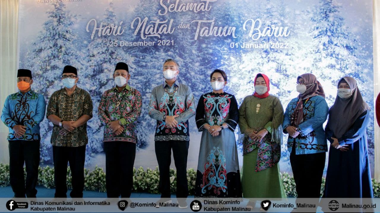 Rayakan Natal, Wabup Silaturahmi ke Rumah Bupati, Sekda dan Pejabat Daerah Lainnya main image