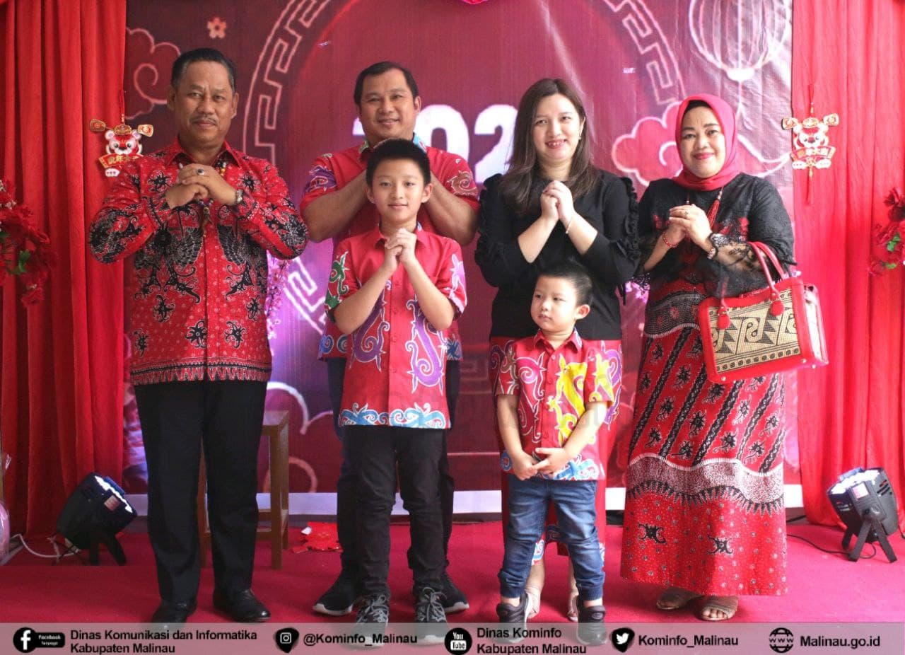 Rayakan Imlek, Bupati Kunjungi Rumah Warga Tionghoa image 2