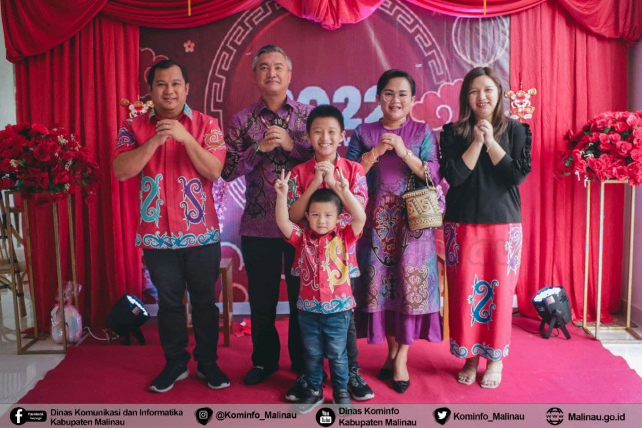 Rayakan Imlek, Bupati Kunjungi Rumah Warga Tionghoa image 3