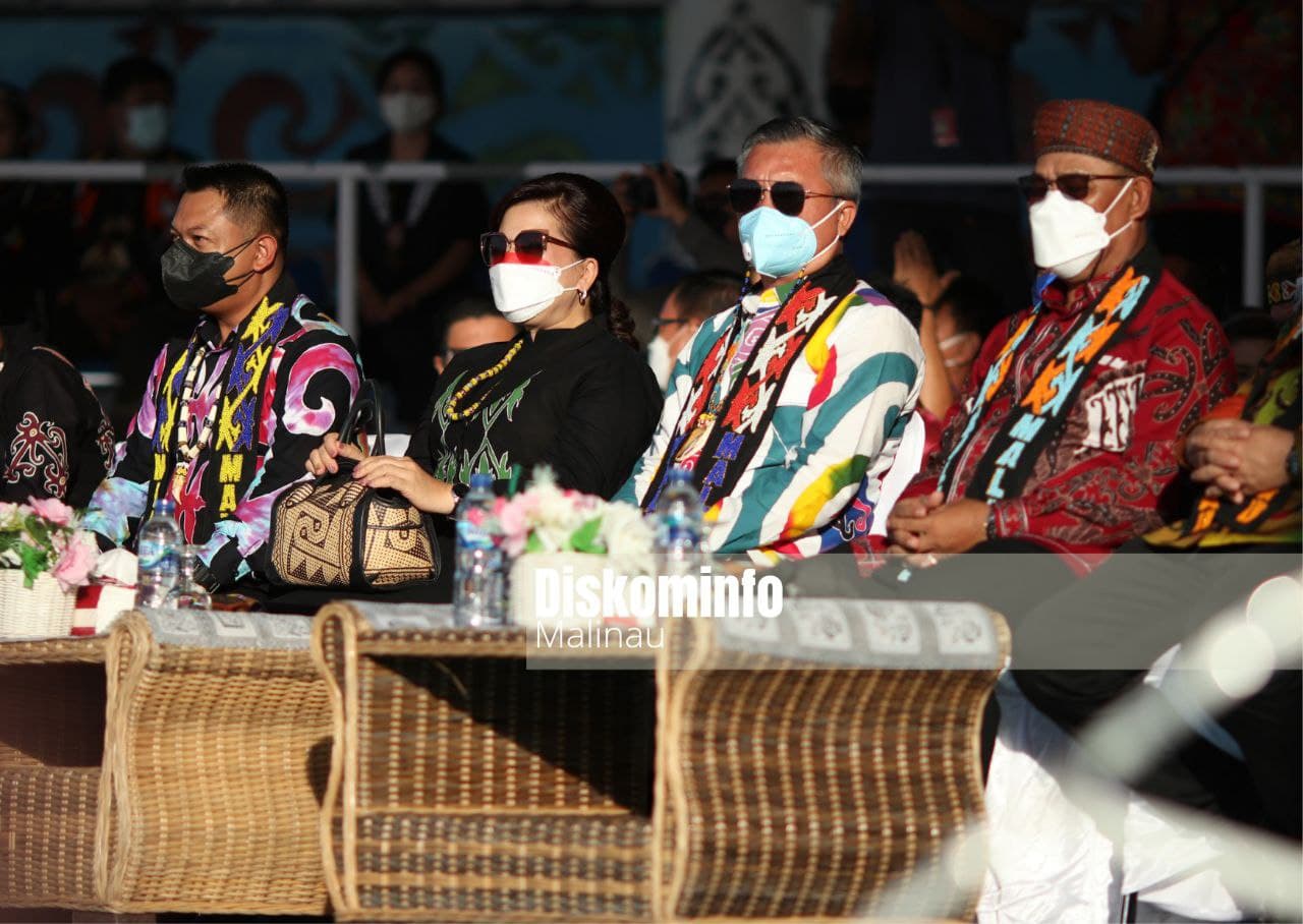 Bupati Buka Secara Resmi Festival Budaya Dayak Tahol image 2