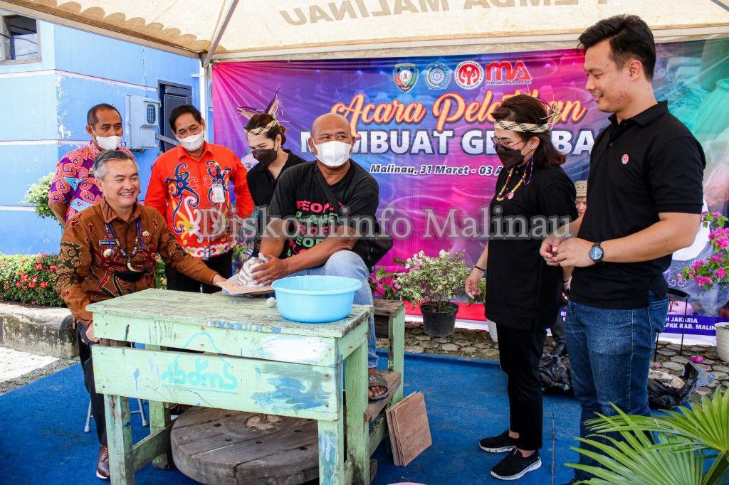 Bupati Buka Secara Resmi Pelatihan Membuat Gerabah image 3