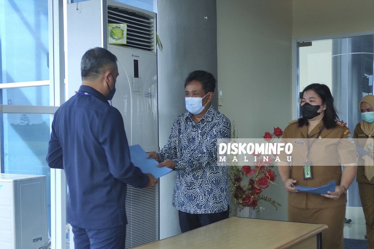 Pemkab Serah Terima Hanggar Dengan PT. Smart Cakrawala Aviation image 2