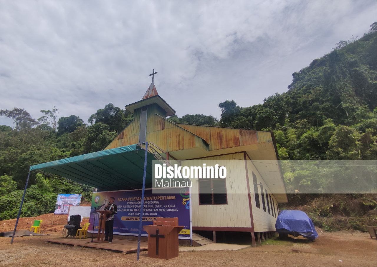 Bupati Letakkan Batu Pertama Pembangunan GKPI Gloria Paking-Harapan Maju image 2