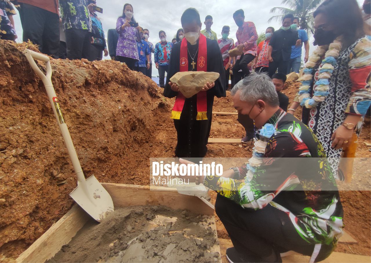 Bupati Letakkan Batu Pertama Pembangunan GKPI Gloria Paking-Harapan Maju image 3