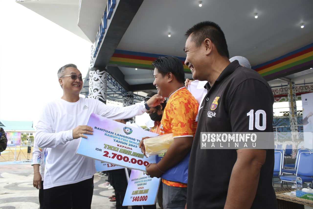 Bupati Salurkan BLT Untuk UMKM, Nelayan Tangkap, Ojek dan Supir Taksi image 3