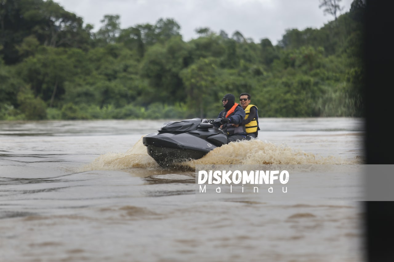 Gunakan Jetski, Bupati Tinjau Lokasi Banjir image 2