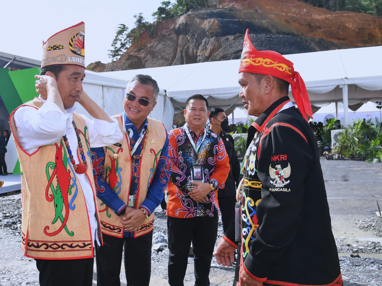 Bupati Dampingi Presiden RI Groundbreaking PLTA Mentarang Induk image 2