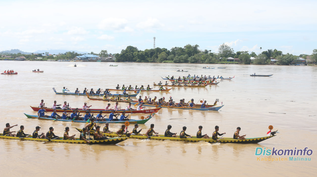 13 Perahu, 200 Peserta Meriahkan Lomba Balap Perahu Tradisional image 3