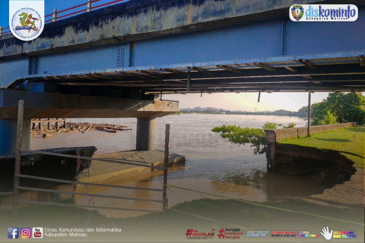 Bupati Tinjau Lokasi Longsor Di Bawah Jembatan Siring Desa Malinau Seberang image 3