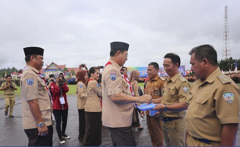 Bupati Malinau Tutup Bulan Bakti RT Bersih dan Tetapkan Desa Kopi dalam Perayaan HUT Pramuka ke-58 Tingkat Provinsi