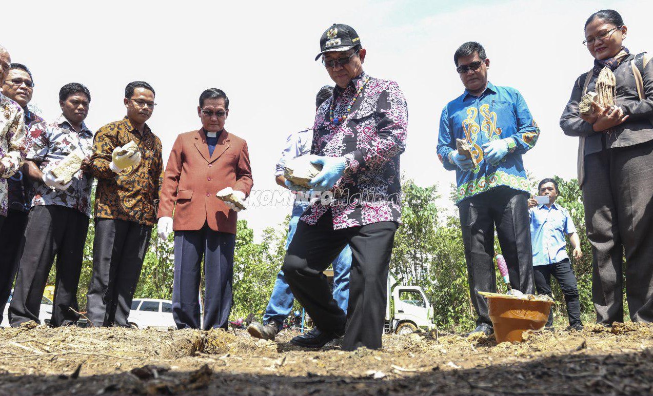 Bupati Malinau Letakkan Batu Pertama Pembangunan Sekolah Tinggi Theologia Sehati Malinau, Hamba Tuhan Perlu Dipersiapkan Dengan Baik