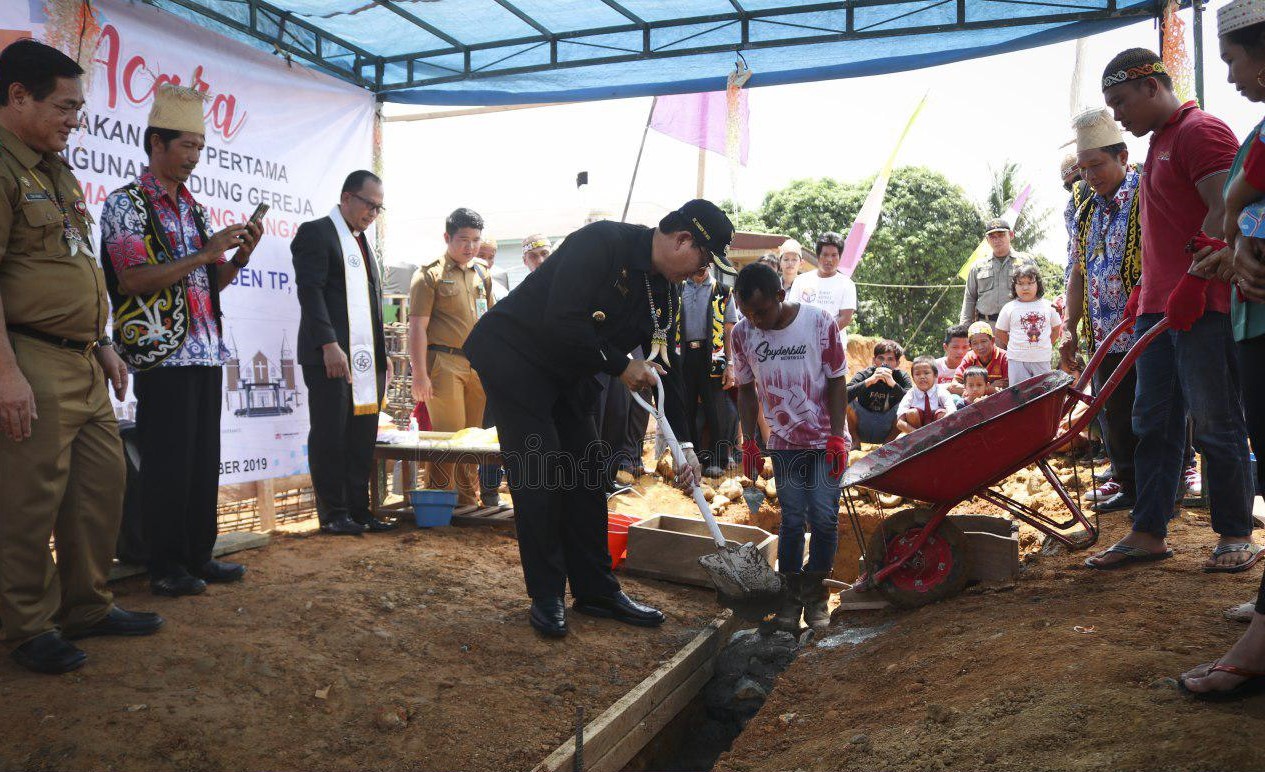 Bupati Malinau Letakan Batu Pertama Pembangunan GKII Desa Tanjung Nanga