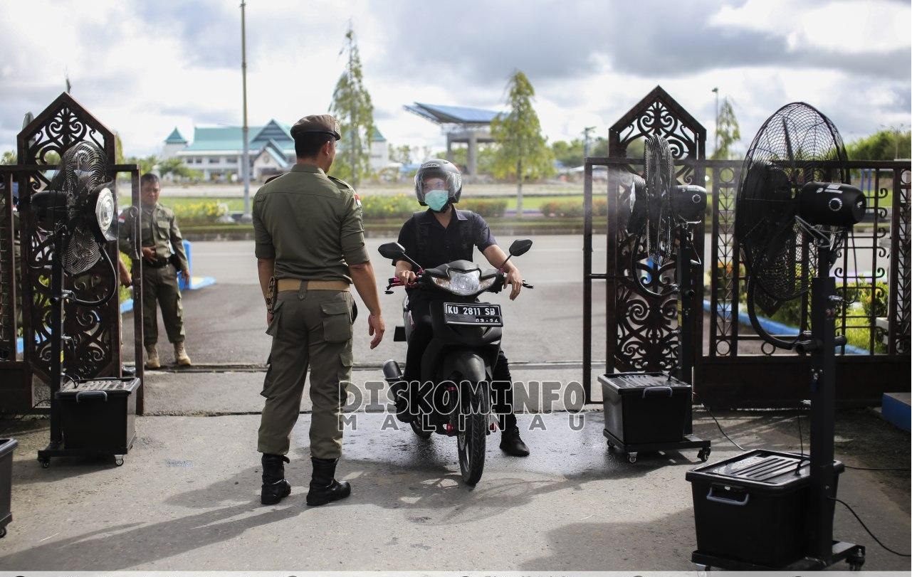Pemkab Malinau Lakukan Penyemprotan Disinfektan di Lingkungan Kerja