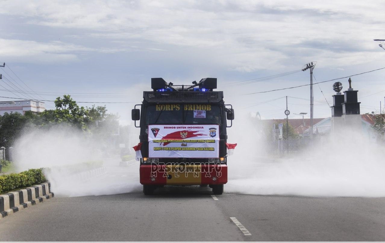 Polres Malinau Lakukan Penyemprotan Disinfektan Massal