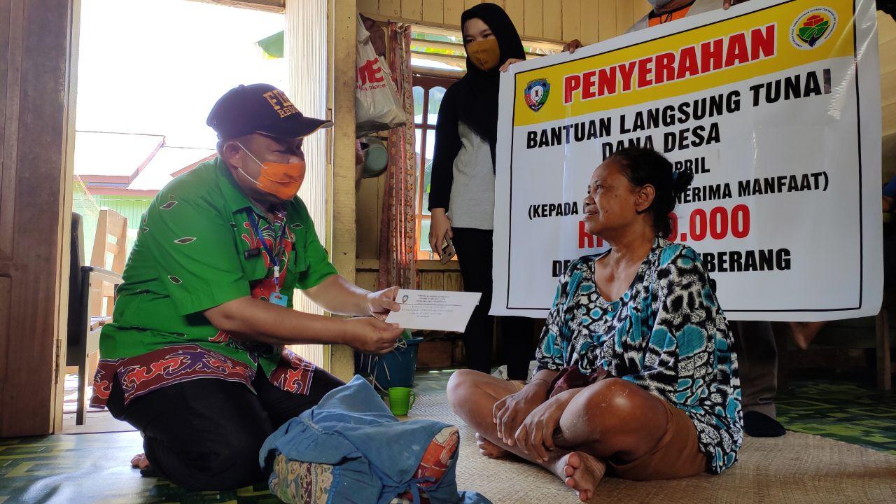 Pemdes Malinau Seberang Serahkan BLT Kepada 156 KK