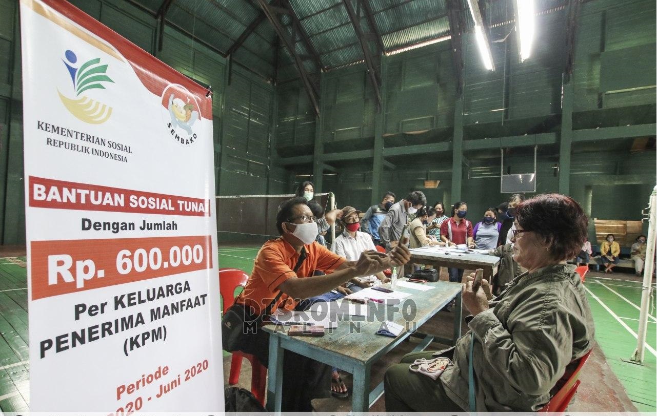 DPPPAS Bagikan Bantuan Sosial Tunai Kepada Keluarga Penerima Manfaat