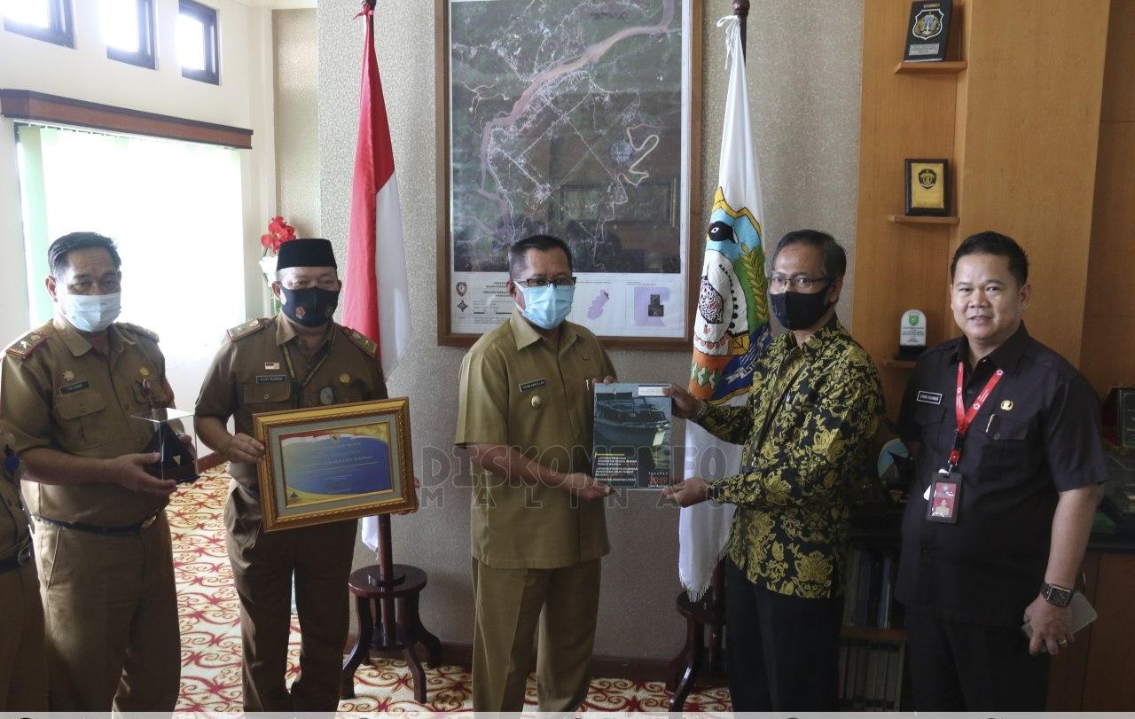 Pemkab Malinau Terima Plakat WTP Ke-5