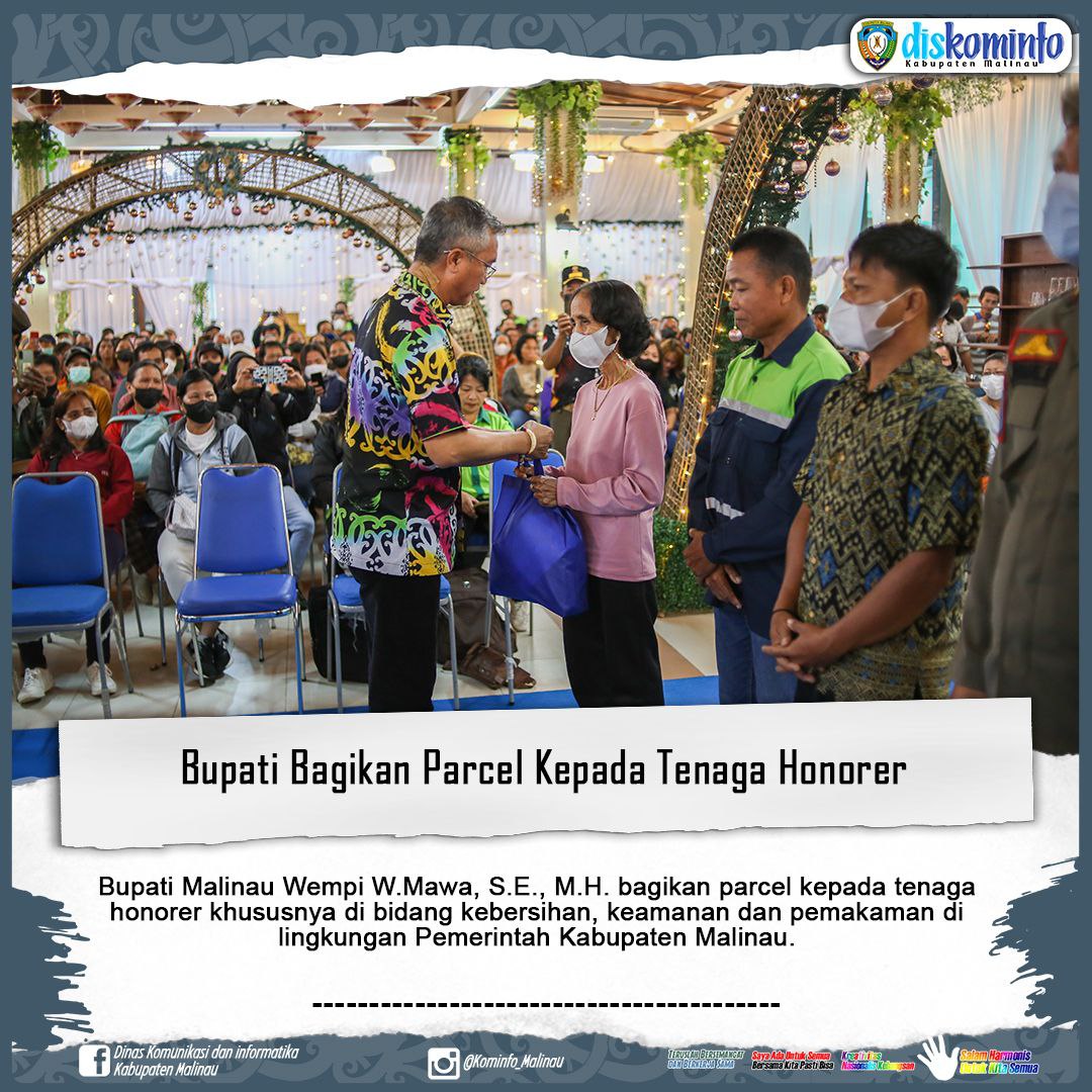 Bupati Bagikan Parcel Kepada Tenaga Honorer