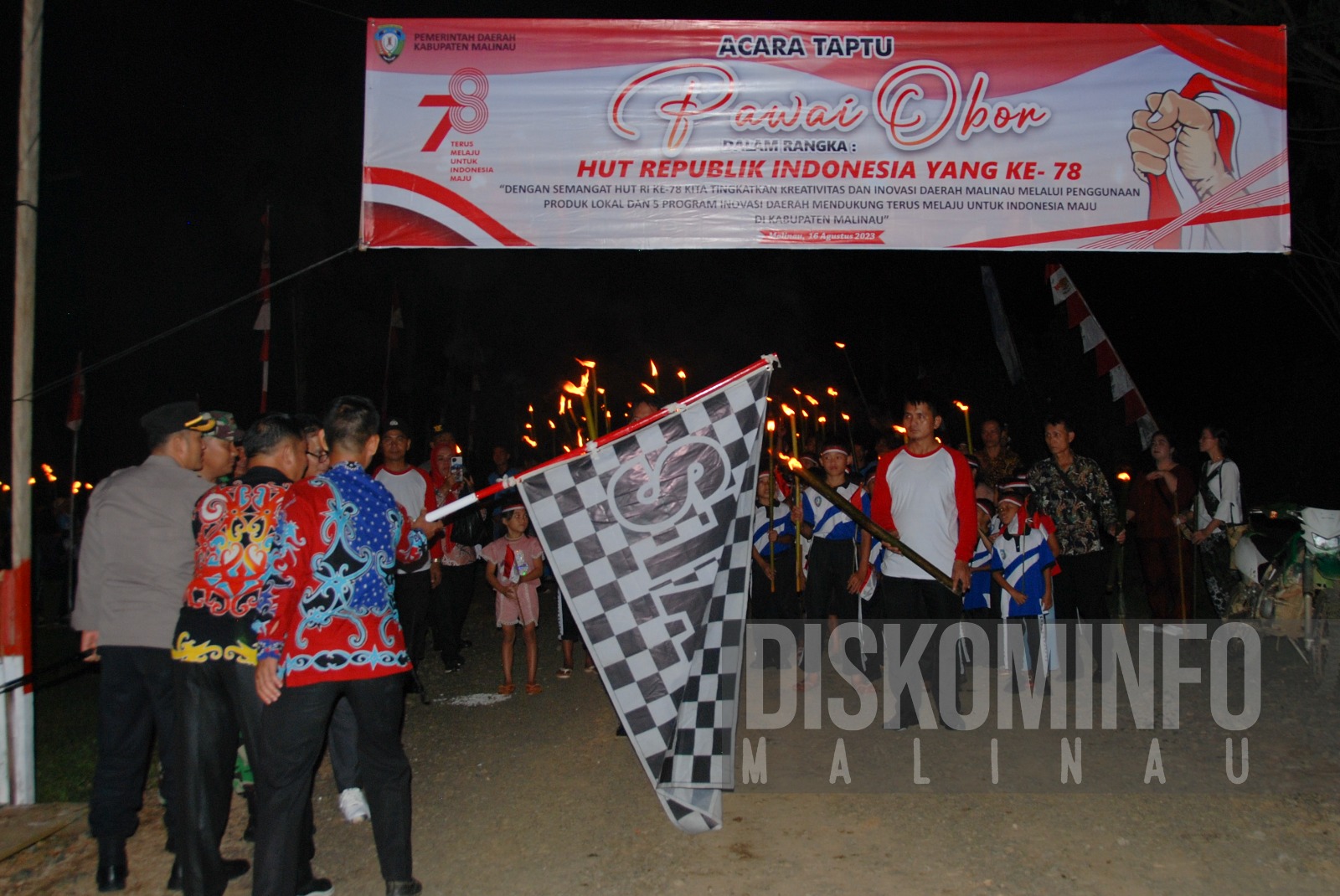 Masyarakat Apau Kayan Sambut Antusias Pelaksanaan Pawai Obor